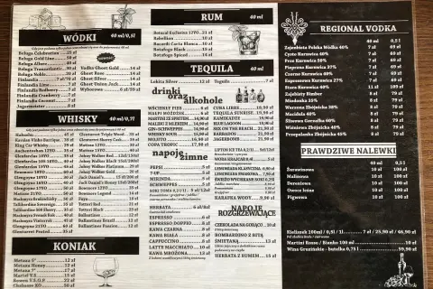 Menu z napojami, w tym wódki, whisky, koniak, rum, tequila, regionalne wódki, nalewki, napoje zimne i gorące. Wśród nich znajdziemy m.in. wódkę Krajcar.