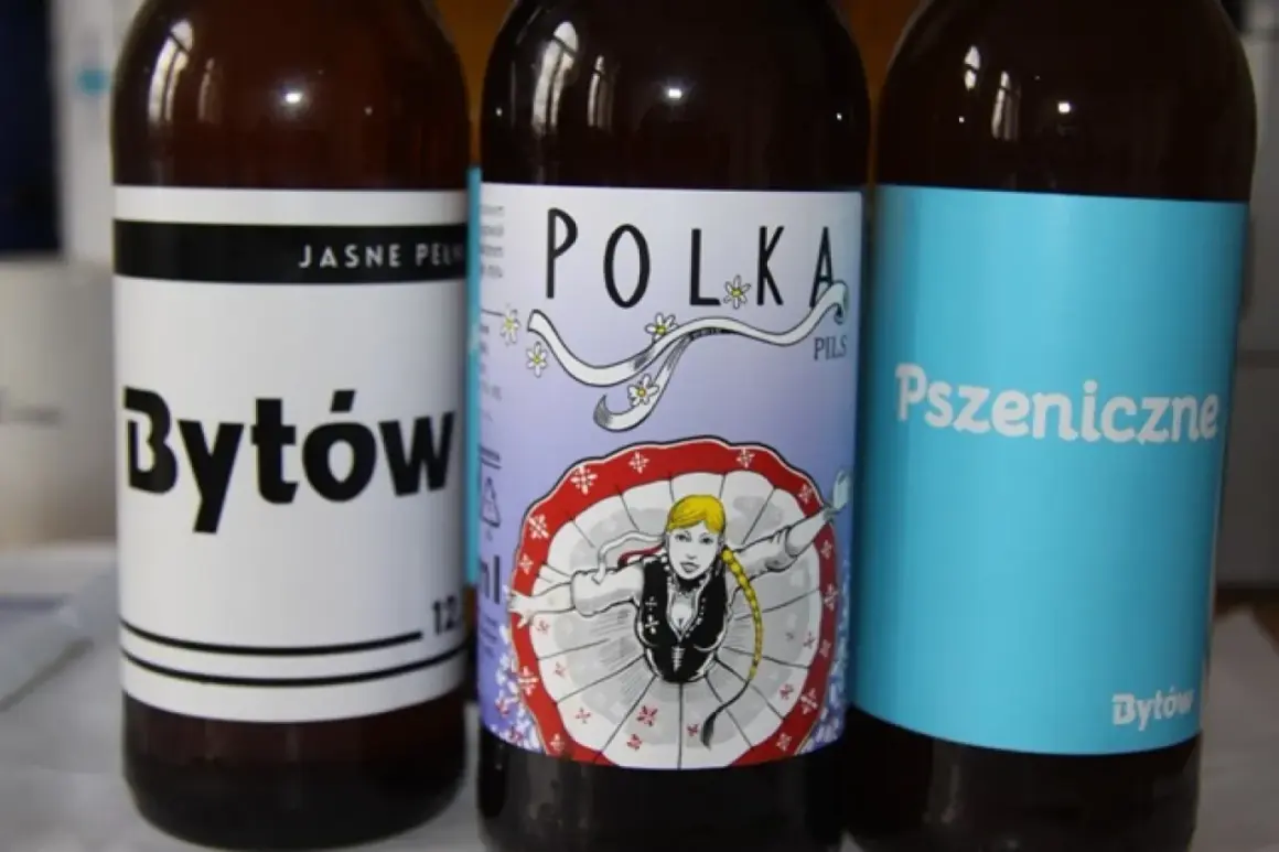 Trzy butelki piwa z browaru Bytów: Jasne Pełne, Polka Pils i Pszeniczne.