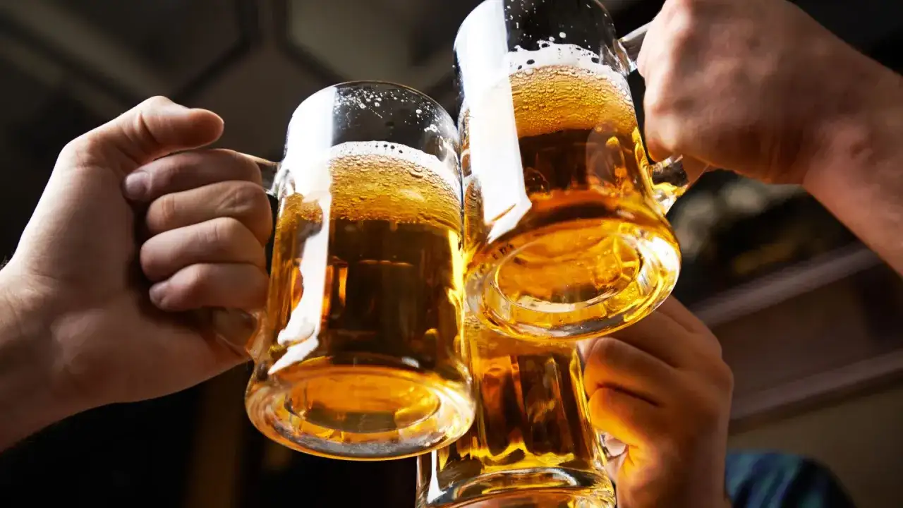 Ile kalorii ma piwo? Sprawdź wartości dla 330 i 500 ml