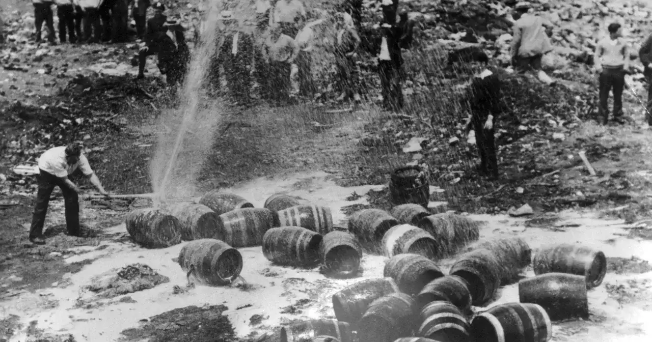 Prohibicja w USA i Polsce - zakaz, skutki i historia piwa