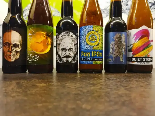 Kolekcja piw z fantastycznymi etykietami: czaszka, kobieta w słońcu, diabeł, pirat i burza. Idealne na wieczór z ibu piwo.